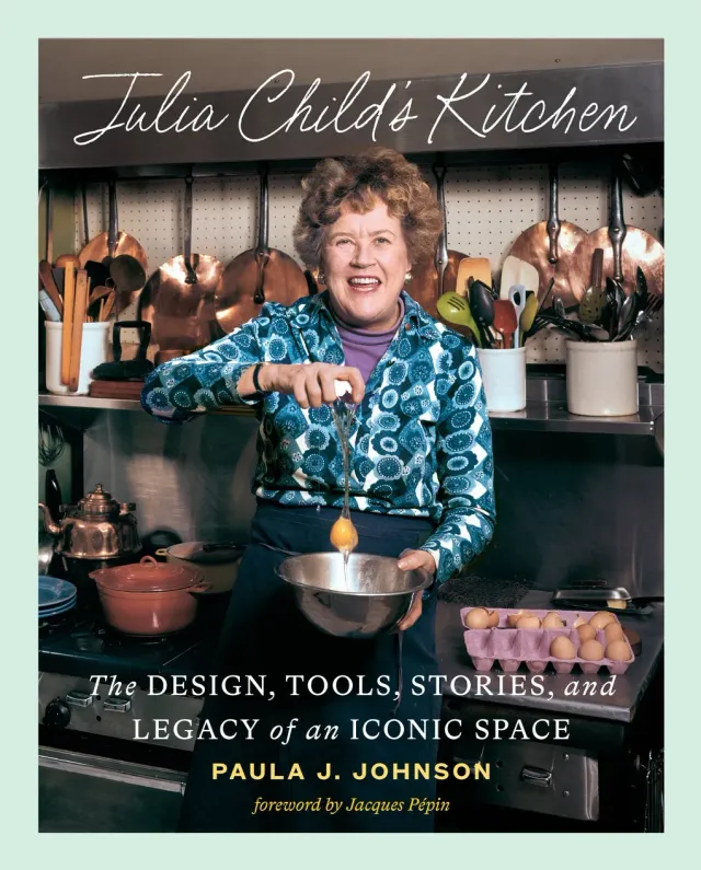 Julia Child's Kitchen kokebok innbundet design
