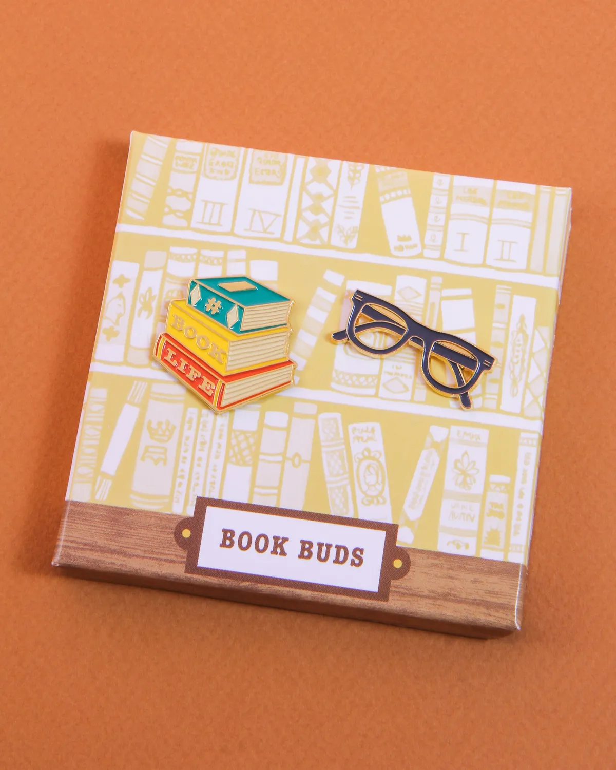 Chronicle Books Book Buds emaljepins 2-pakning leseglede