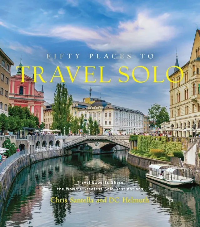 Abrams Fifty Places to Travel Solo reisebok innbundet